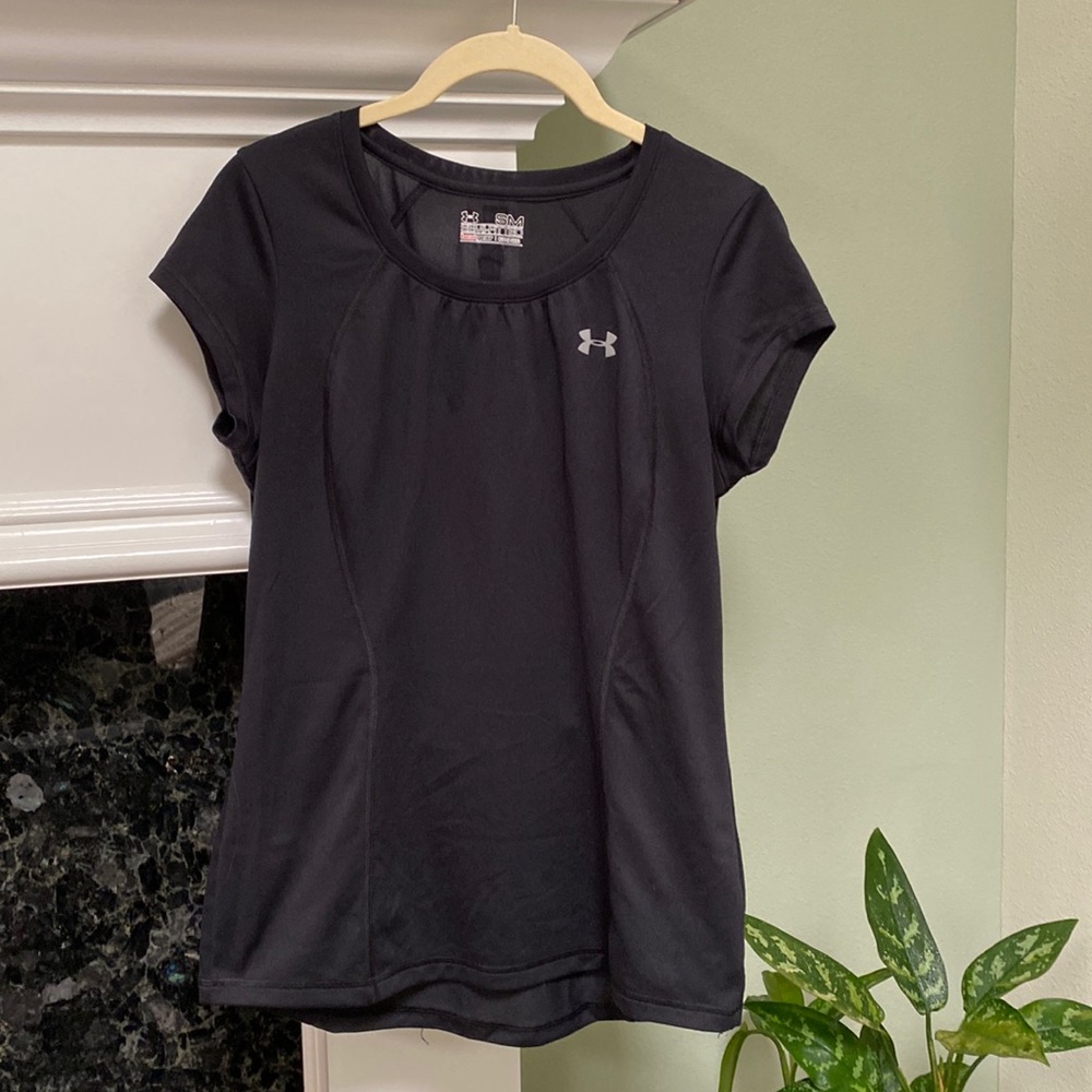 Under Armor Semi-Fitted Black Run Workout Top Cap Sleeves Size Small